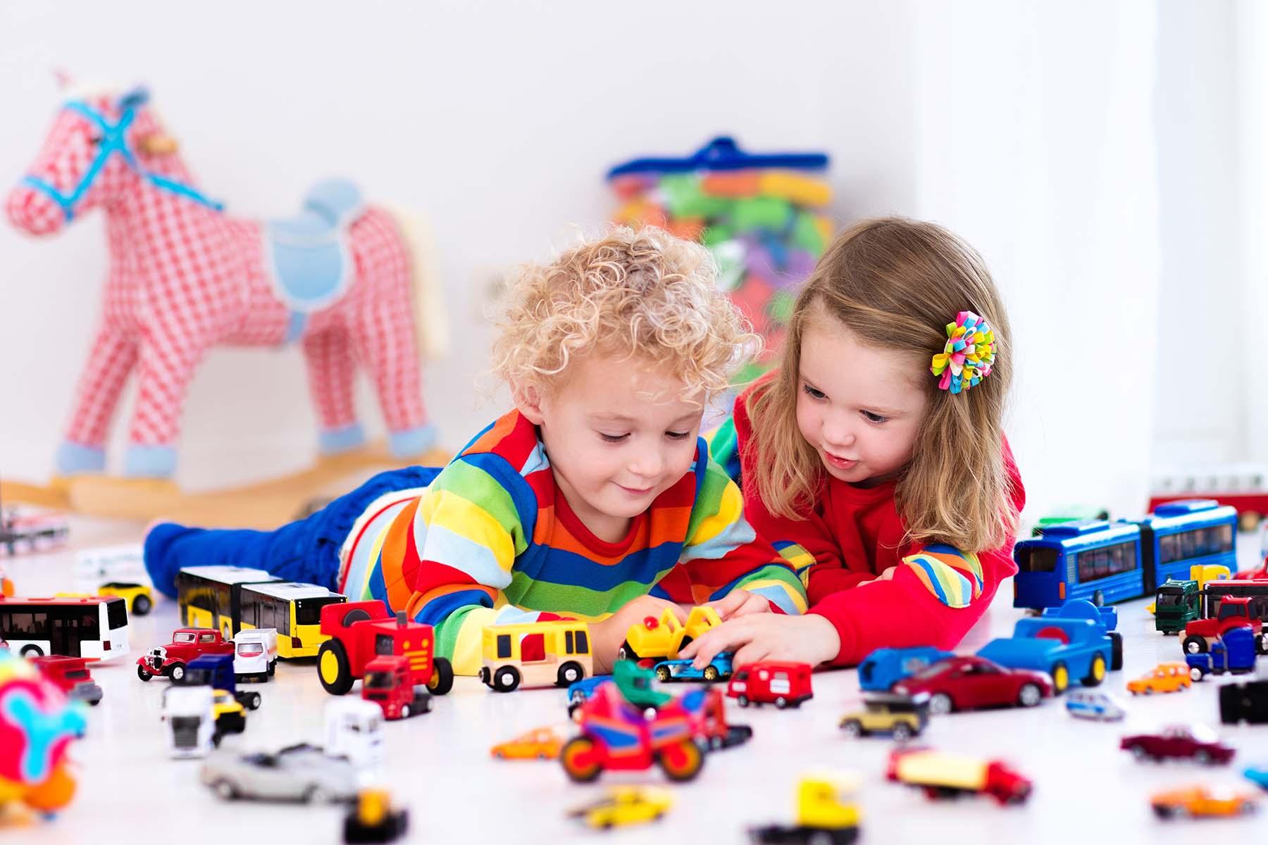 اهمیت اسباب بازی در رشد کودک و انتخاب اسباب بازی مناسب برای سنین مختلف